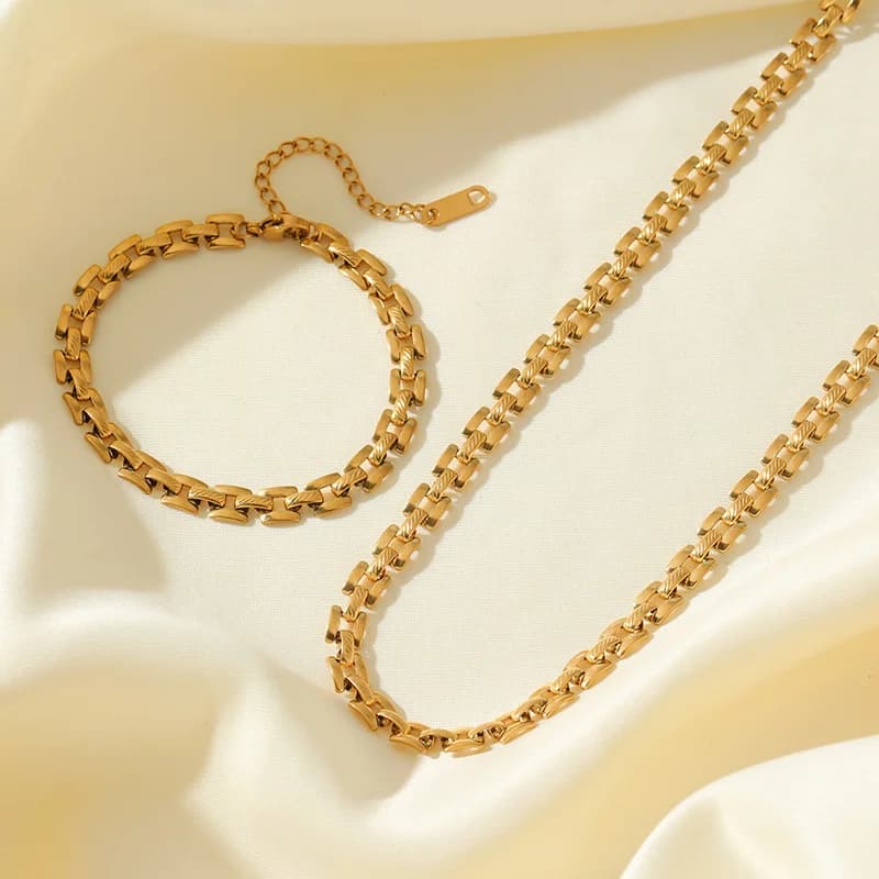 Guld geometrisk kedjehalsband och armbandset