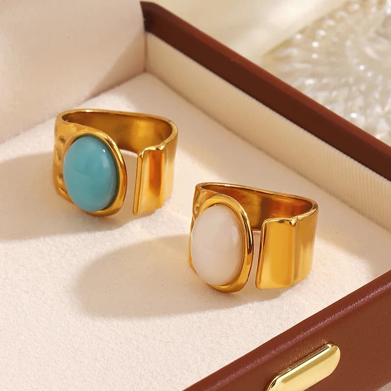 Justierbar ring med oval sten i vintagestil