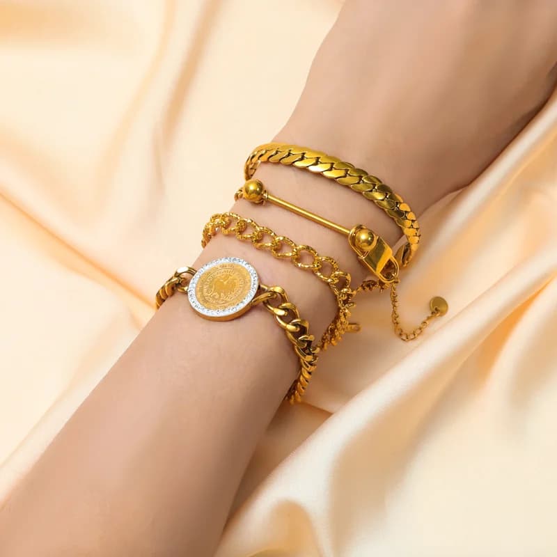 Sätt med guldpläterad platt bred kedja halsband och armband