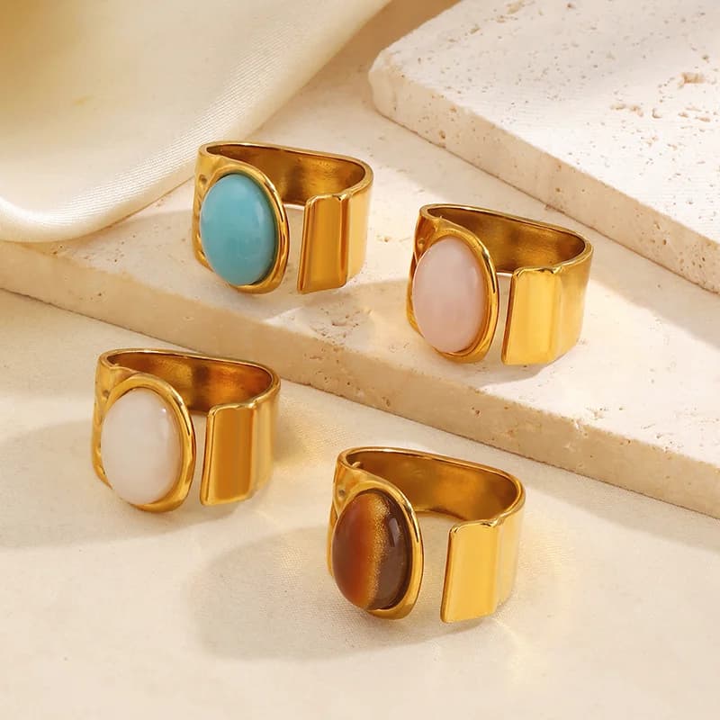 Justierbar ring med oval sten i vintagestil